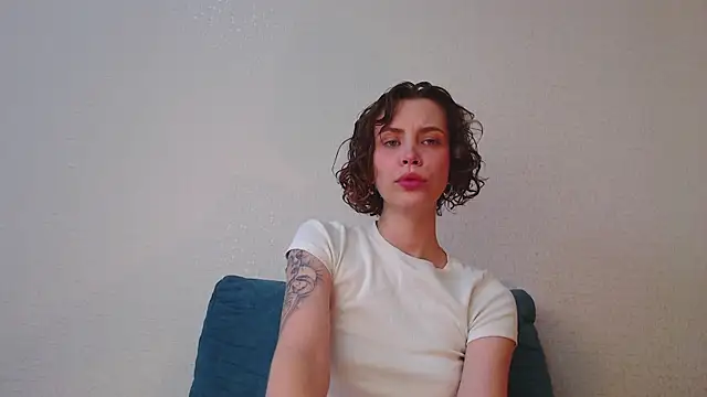 Snapshot of milly_ross chatting on September 23, 7:39 am milly ross online show from September 23, 7:39 am