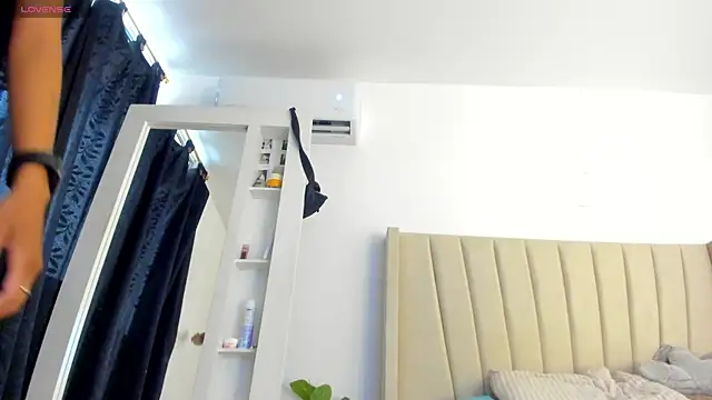 Mady-Edwards online show from October 14, 6:43 pm