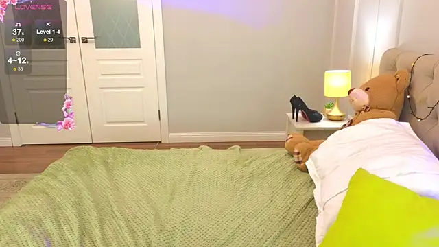 DaniellaMell online show from March 2, 7:15 am