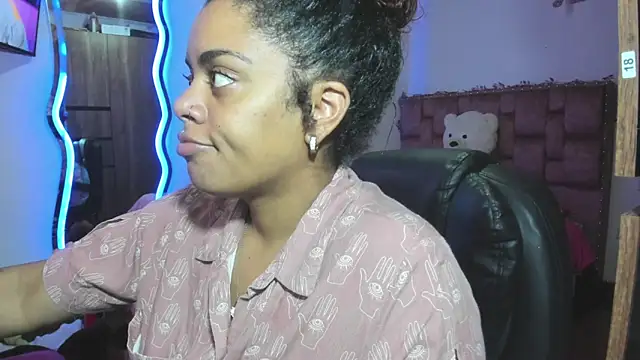 ladyrd1 online show from February 28, 10:20 pm