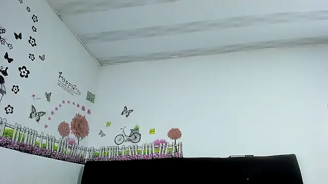 Snapshot of LariissaWilson chatting on October 3, 2:05 am LariissaWilson online show from October 3, 2:05 am