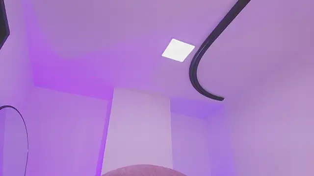 vale ross  online show from April 8, 3:19 am