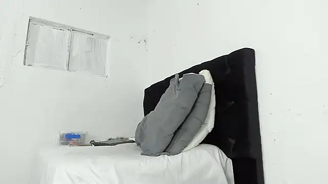 lana whitee online show from February 17, 7:02 pm