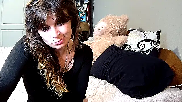 ZeelaXoXo online show from February 18, 5:39 am