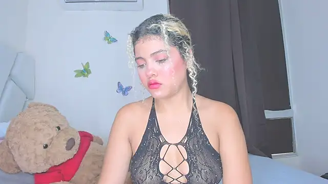 sofiacastillo01 online show from April 13, 7:25 pm