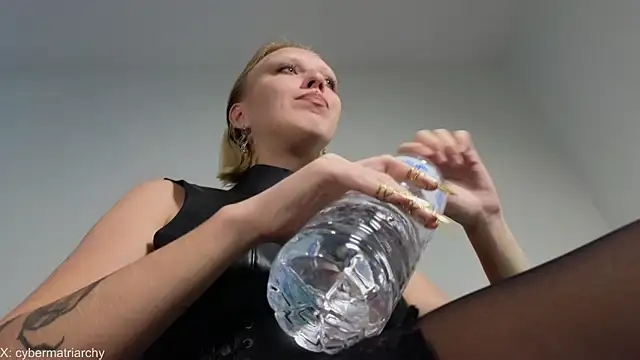 Martha Hoffman online show from November 16, 8:05 am