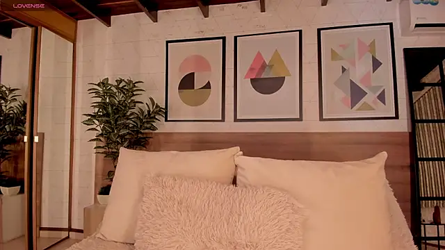 LunaRuso online show from April 21, 7:54 pm