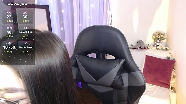 mily thomson b  online show from February 15, 9:58 pm