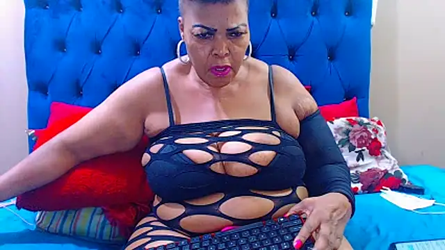 ebonycandy10 online show from March 3, 7:25 am