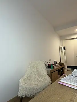 streetdoll online show from February 13, 7:43 am