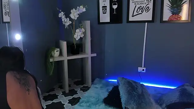 PaulinaDuarte online show from February 20, 11:56 am