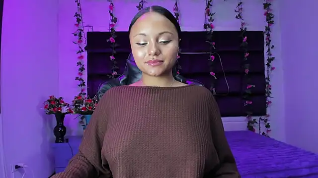 sweelanna   online show from April 21, 2:15 am