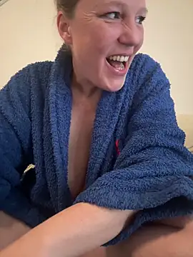 MoniqueLaFee online show from February 23, 7:08 am