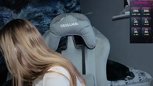 candy maggie online show from December 17, 5:28 pm