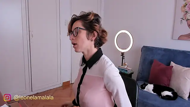 cuddlingbunny online show from November 4, 4:34 pm