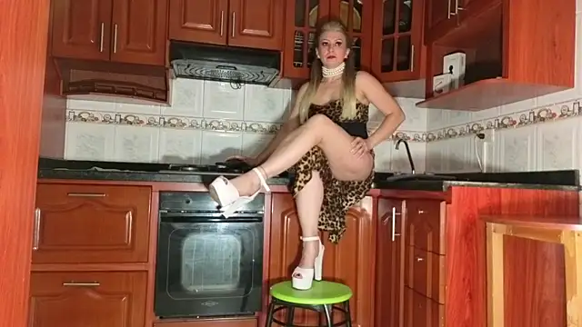 Snapshot of MissEscarleth chatting on September 20, 3:16 am MissEscarleth online show from September 20, 3:16 am