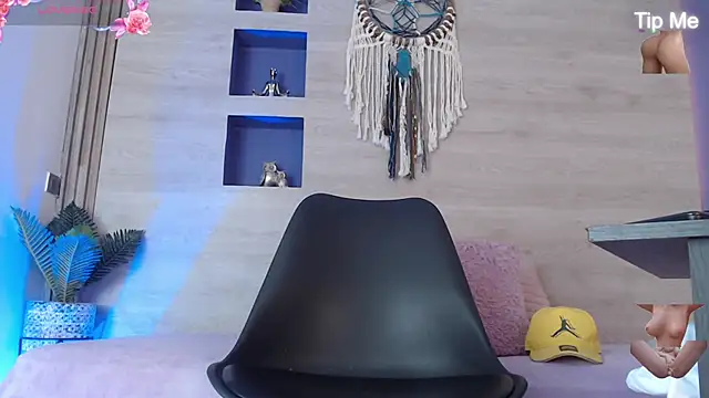 Dakotagloss online show from May 13, 10:15 pm