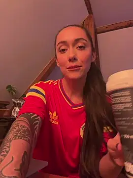 emiliasommer online show from July 7, 8:00 pm