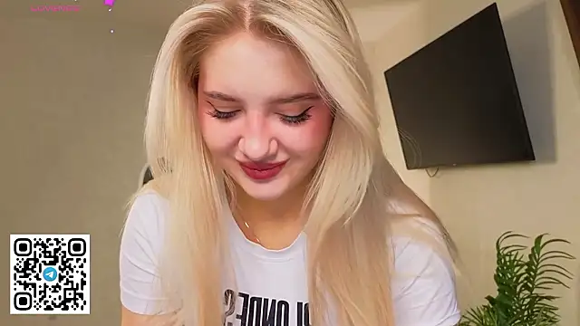 oliviabr0wn0 online show from March 25, 2:17 am