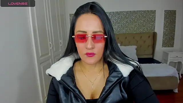 KimWessel  online show from March 28, 7:57 pm