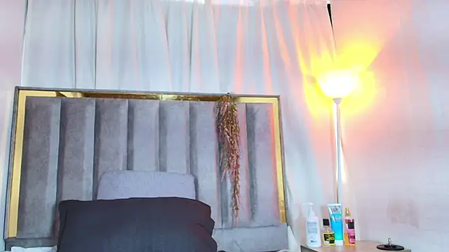 Zoe Curvy online show from February 13, 12:51 pm