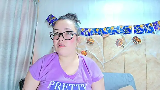 Zoe Curvy online show from November 3, 12:31 pm