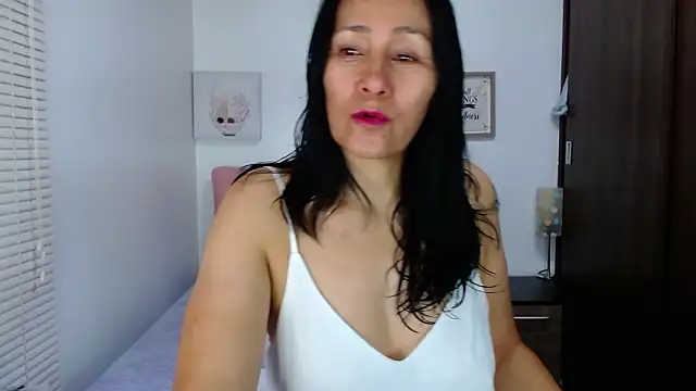 Maira B online show from March 8, 1:15 pm