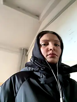 BabeRainbow online show from October 18, 9:12 am