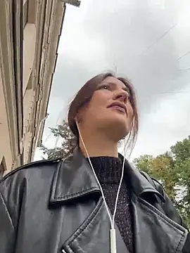 BabeRainbow online show from September 18, 10:03 am