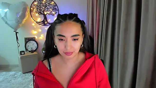 worldofkim online show from April 15, 5:02 pm