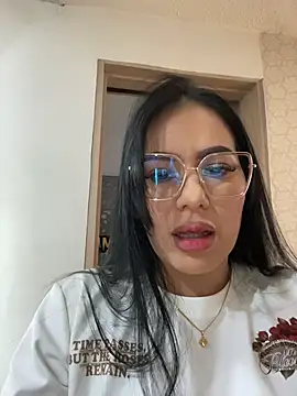 Miah gomez  online show from April 6, 7:15 pm