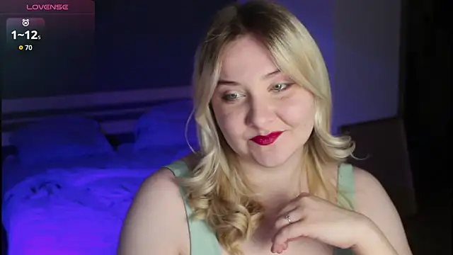 sensual girrrl online show from May 5, 11:41 pm