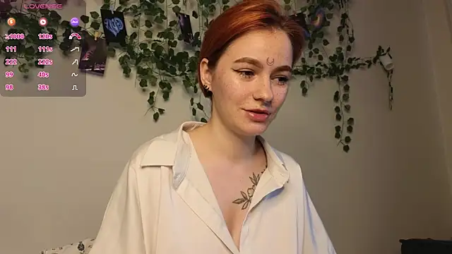 girl with snaketatto0 online show from October 29, 3:33 am