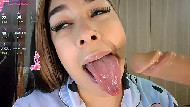 leahtemptation3 online show from June 19, 11:52 pm