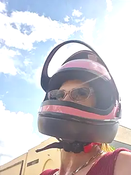 Irresistible24 online show from January 16, 7:10 pm