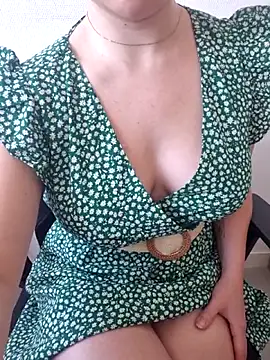 PetiteBrunette4 online show from May 26, 2:38 pm