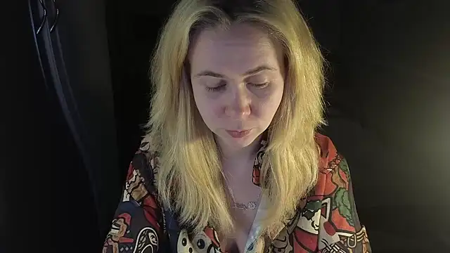 Riley Roo online show from March 3, 5:19 pm