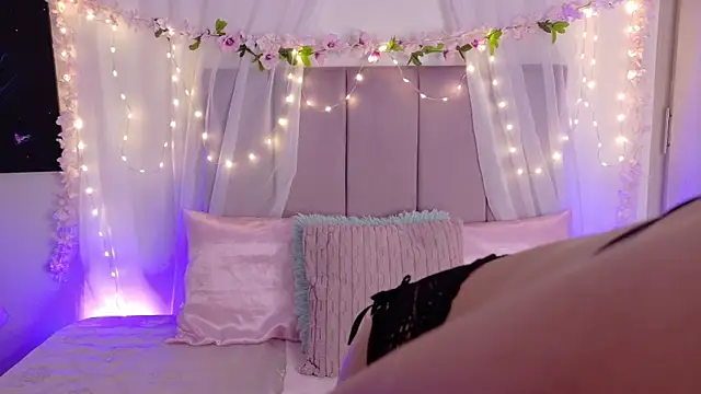 Julie Bennet online show from March 24, 4:40 am