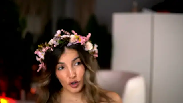 KellyMathews online show from February 21, 6:36 am