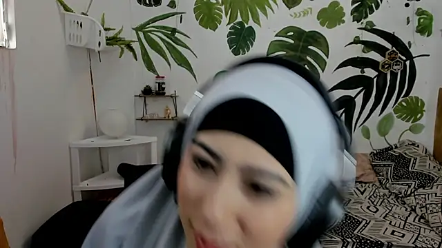 chaymae nah  online show from October 27, 2:56 pm