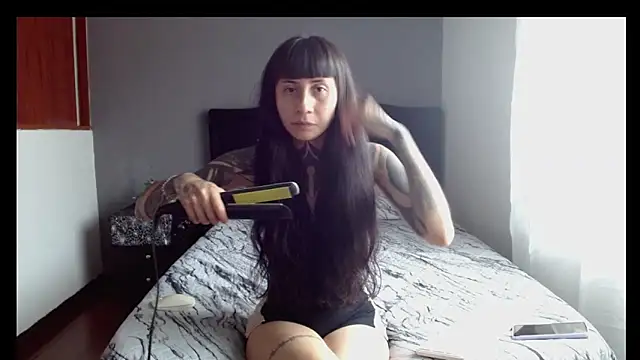 Emilia 1995 online show from March 22, 7:42 pm