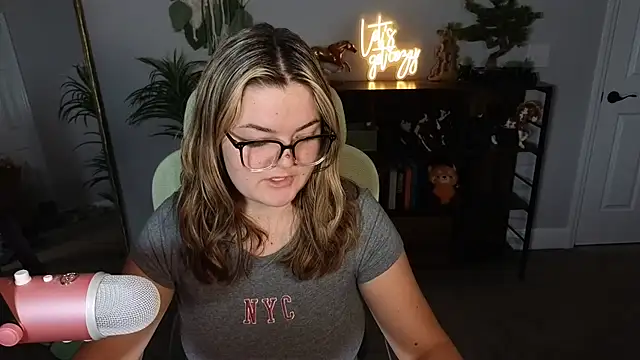 Snapshot of Briiantix chatting on October 15, 2:14 am Briiantix online show from October 15, 2:14 am