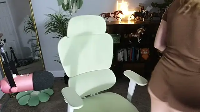 Snapshot of Briiantix chatting on October 27, 12:50 am Briiantix online show from October 27, 12:50 am