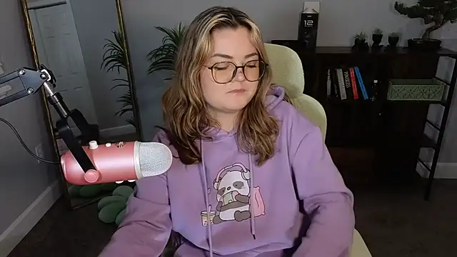 Snapshot of Briiantix chatting on October 11, 2:27 am Briiantix online show from October 11, 2:27 am