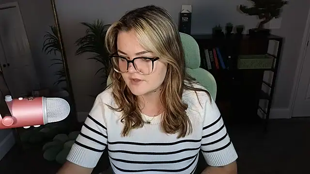 Snapshot of Briiantix chatting on October 10, 2:16 am Briiantix online show from October 10, 2:16 am