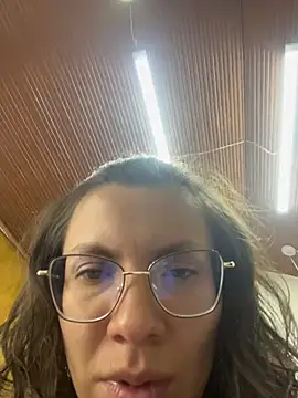 karlamorris  online show from April 14, 2:39 pm