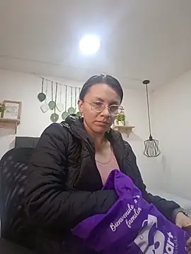 karlamorris  online show from October 31, 2:21 pm