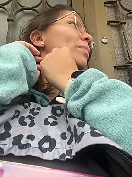 karlamorris  online show from April 17, 1:13 pm