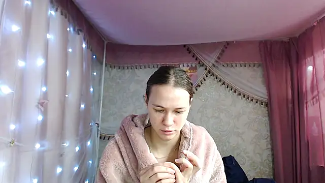 leila bambi  online show from February 2, 10:53 pm