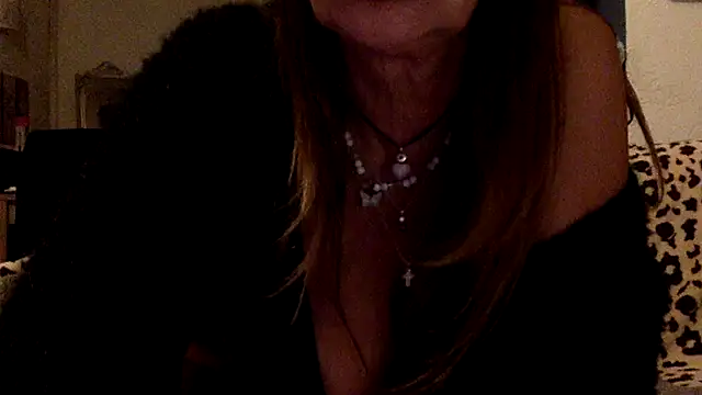 Snapshot of gildamilf chatting on October 21, 7:18 pm gildamilf online show from October 21, 7:18 pm